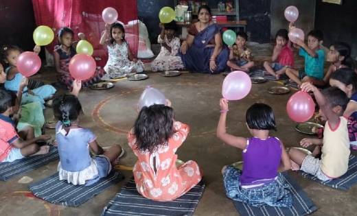महासमुंद: आंगनबाड़ी केंद्रों पर मनाया गया बाल दिवस - CG Sandesh