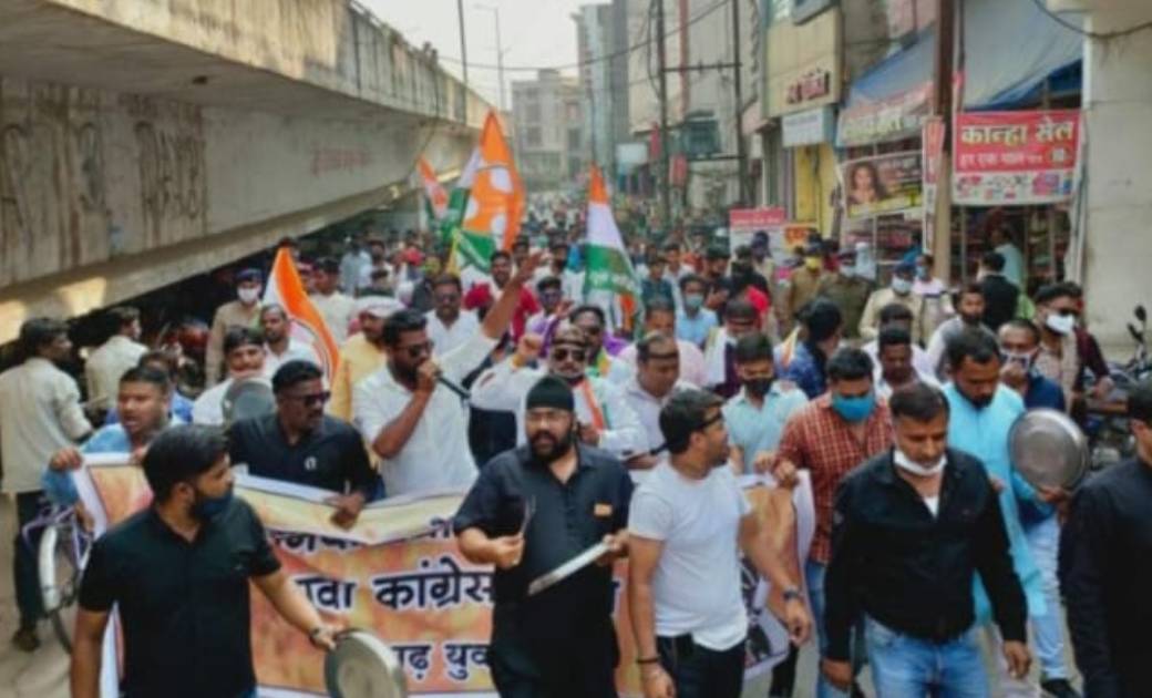 कृषि कानून बिल को लेकर सांसद निवास का घेराव करने पहुंचे युवा कांग्रेस कार्यकर्ता.. आपस में भीड़ पड़े भाजयुमो और युवा कांग्रेस ! थाने तक पहुंची नौबत..