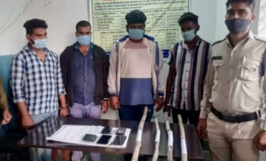 सुनसान रास्ते पर युवक से मारपीट कर युवती की सोने की चैन, मोबाईल लूटने वाले आये कानून के गिरफ़्त में...