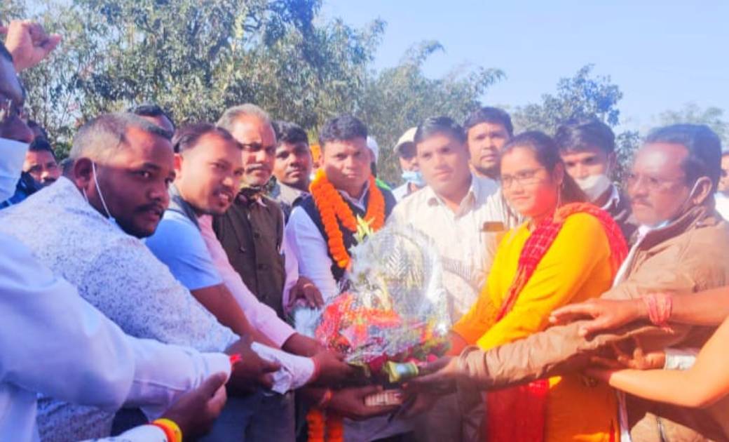जिले के सरपंचो ने एक स्वर में मोती पटेल को चुना अपना नेता... निर्विरोध सरपंच संघ अध्यक्ष बने मोती पटेल तो उपाध्यक्ष बनी गुलाबी सिदार...