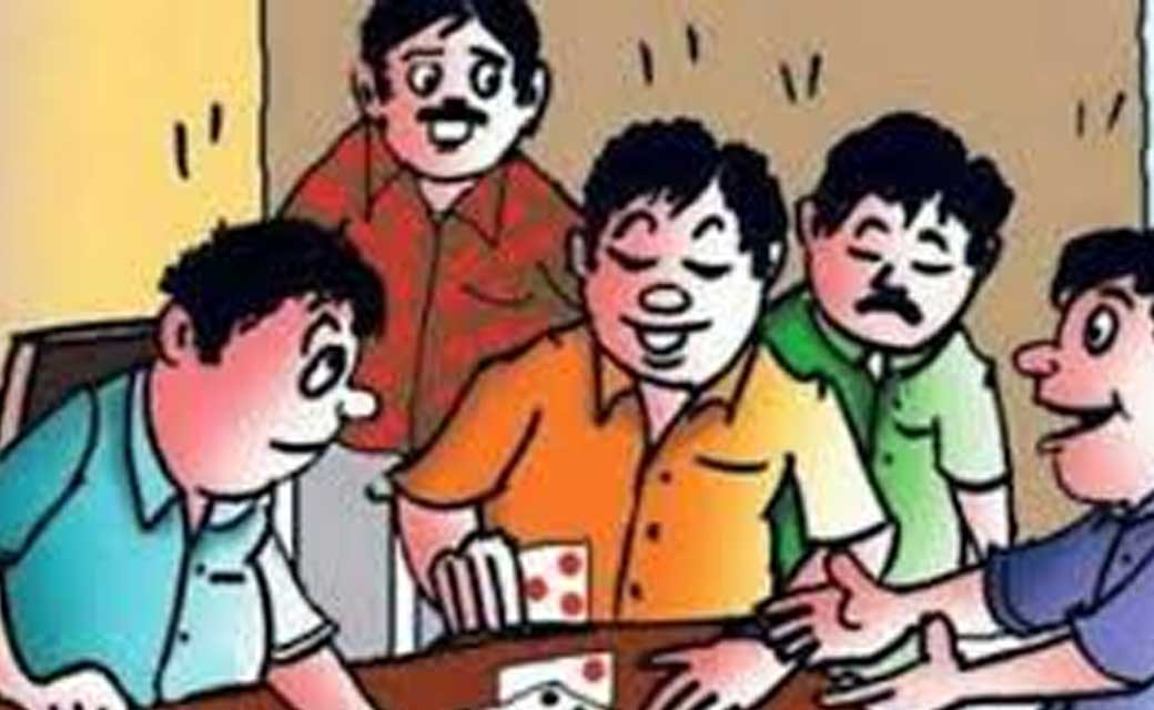महासमुंद : 3 जुआरियो को घेराबंदी कर पकड़ा गया. 