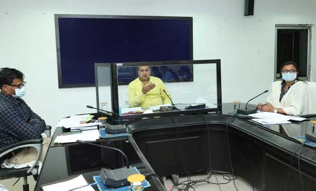 धान खरीदी से संबंधित शिकायतों पर करें तत्काल कार्रवाई..किसी प्रकार की देरी या लापरवाही बर्दाश्त नही--कलेक्टर भीम सिंह