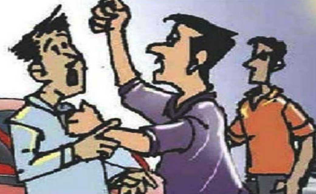 तुमगाँव :   मड़ई मेला में  झूला झूलने की बात को लेकर गाली गलौच एवं जान से मारने की धमकी.