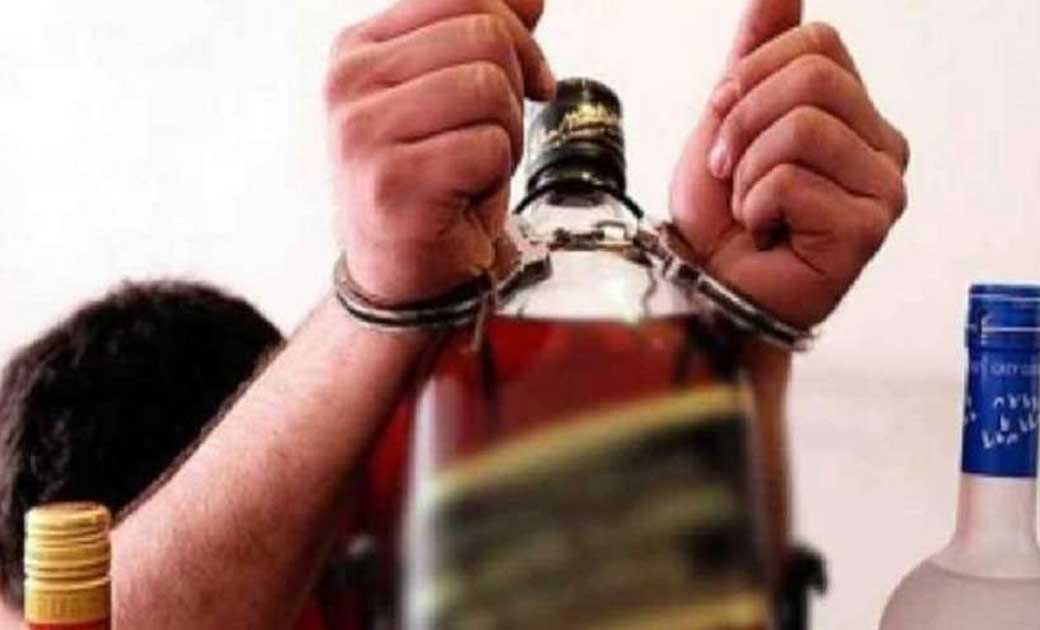 सरायपाली : डीपापारा मार्ग में 3 लीटर महुआ शराब जप्त.