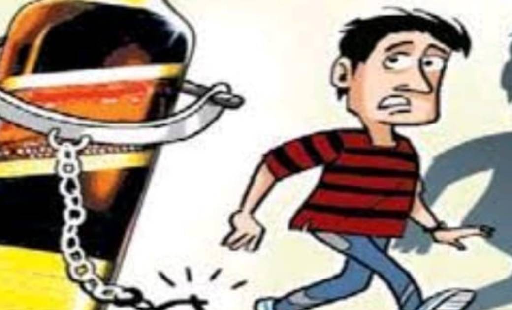 पिथौरा : सिंघुपाली से 8 लीटर महुआ शराब जप्त. - CG Sandesh