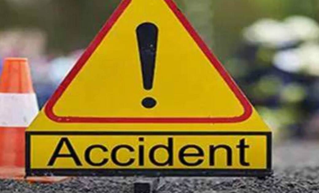 पिथौरा : ट्रक चालक ने लापरवाहीपूर्वक चलाकर बोलेरो को पीछे से... - CG Sandesh