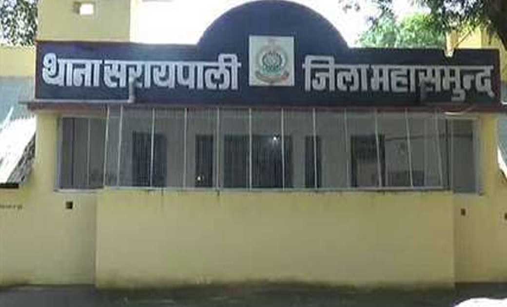 सरायपाली : ग्राम हरीबनपुर मोड़ के पास 04 लीटर महुआ शराब जप्त.