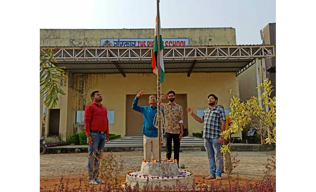 संस्कार The rising school में हुआ ध्वजारोहण  - CG Sandesh