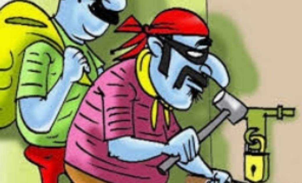 कपड़ा और गल्ला दुकान का ताला तोड़कर हजारो का सामान ले उड़े चोर 