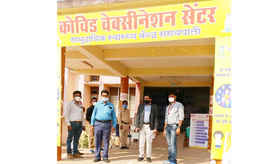 नव पदस्थ एसडीएम सरायपाली बीएस मरकाम द्वारा समुदायिक स्वास्थ्... - CG Sandesh