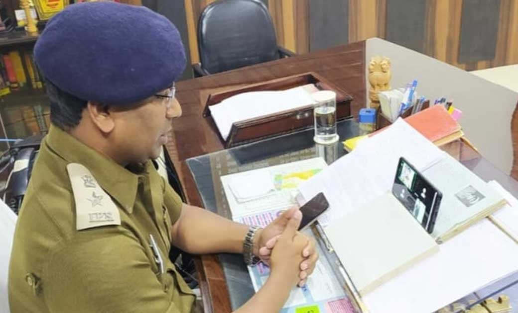 रायगढ़ पुलिस अधीक्षक संतोष सिंह ने गुरुघासीदास विश्वविद्यालय के छात्रों को किया संबोधन…ई संवाद में बांटे अपना अनुभव...