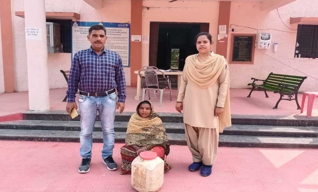 08 लीटर हाथ भट्ठी महुआ शराब के साथ एक महिला गिरफ्तार - CG Sandesh