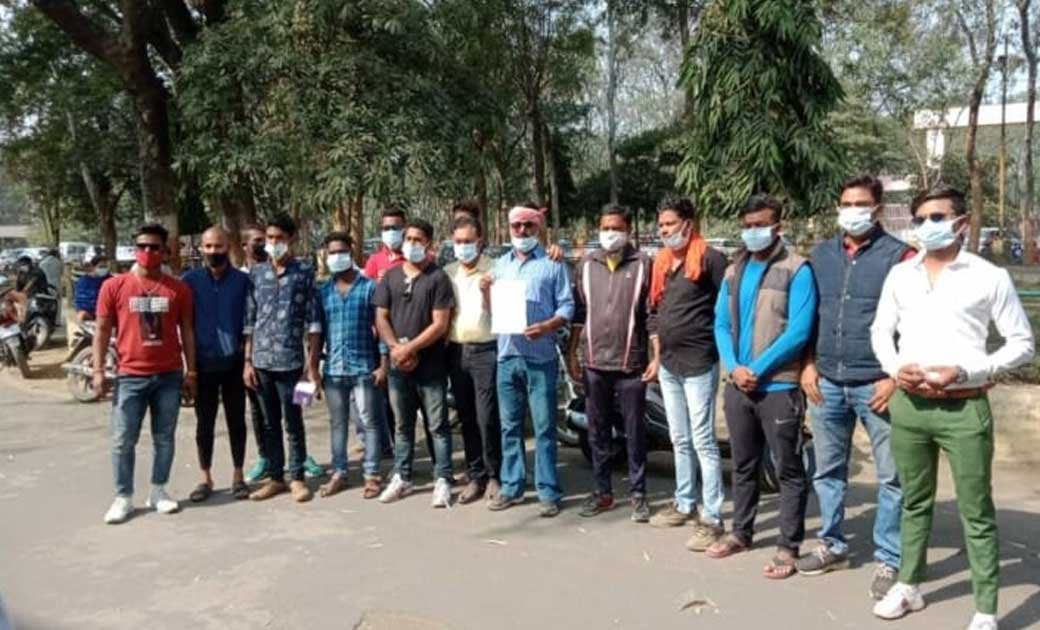नटवर स्कूल मैदान में व्यवसायिक प्रदर्शनी न लगाने के लिए खिलाड़ियों ने कलेक्टर को सौंपा ज्ञापन...