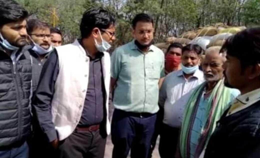 खबर का असर:- धान खरीदी के लिए प्रशासन हुआ तैयार,भाजपा नेता आये किसान के समर्थन में.....