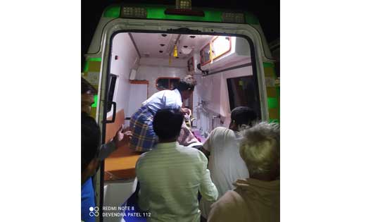 पिथौरा : भालू  के हमले से घायल व्यक्ति को 108 ने पहुँचाया अस... - CG Sandesh