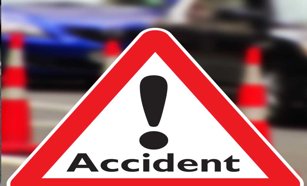 सरायपाली : छोटे हाथी वाहन ने मोटरसायकल को मारी ठोकर.