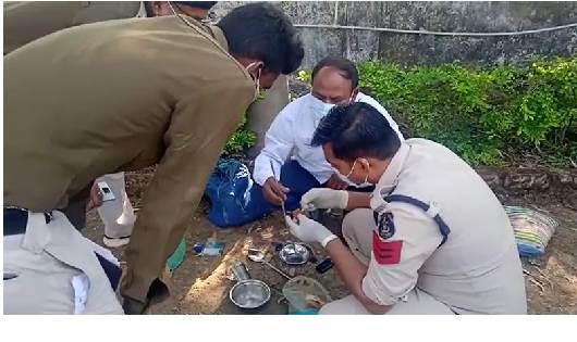 सरगुजा से दिल्ली की युवती की साड़ी में बंधी मिली लाश, इलाके ... - CG Sandesh