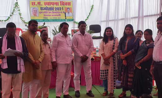 विधायक द्वारा ग्राम कलेंण्डा में आदर्श गौठान का उद्घाटन व वि... - CG Sandesh