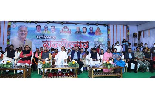 कांकेर : कलेक्टर ने ली मेडिकल कॉलेज की डीन एवं डॉक्टरों की बैठक