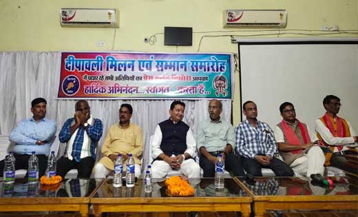 भाजपा के युवा नेता ने शेयर की फ़ोटो, संपत अग्रवाल और महासमुंद... - CG Sandesh