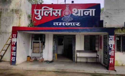 पोते को टीका लगवाना दादा को पड़ा महंगा, बेटे ने बुजुर्ग पिता का तोड़ा हाथ...