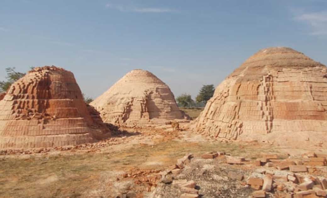 रायगढ़: सारंगढ़ में धड़ल्ले से चल रहा लाल ईंटों का काला कारो... - CG Sandesh