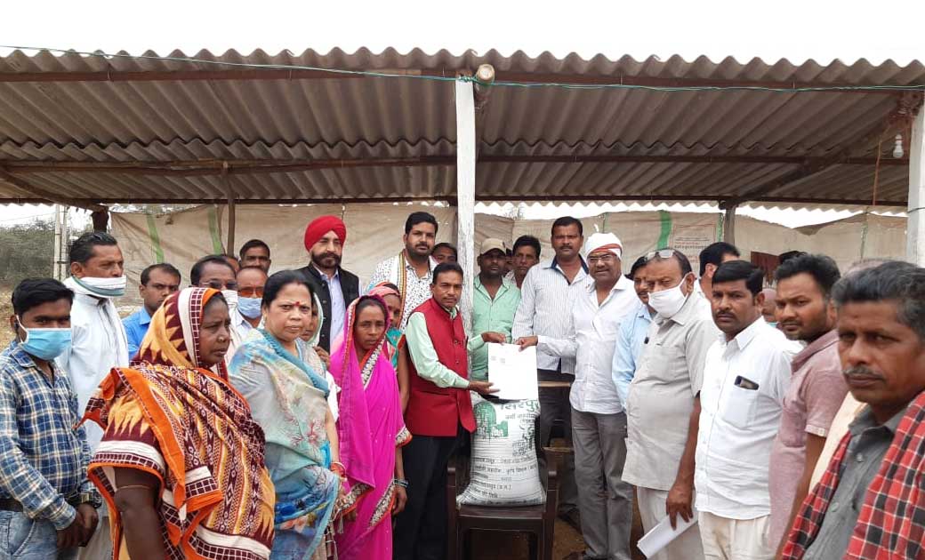 बसना विधायक ने किया विभिन्न खरीदी केंद्रों का निरीक्षण  - CG Sandesh