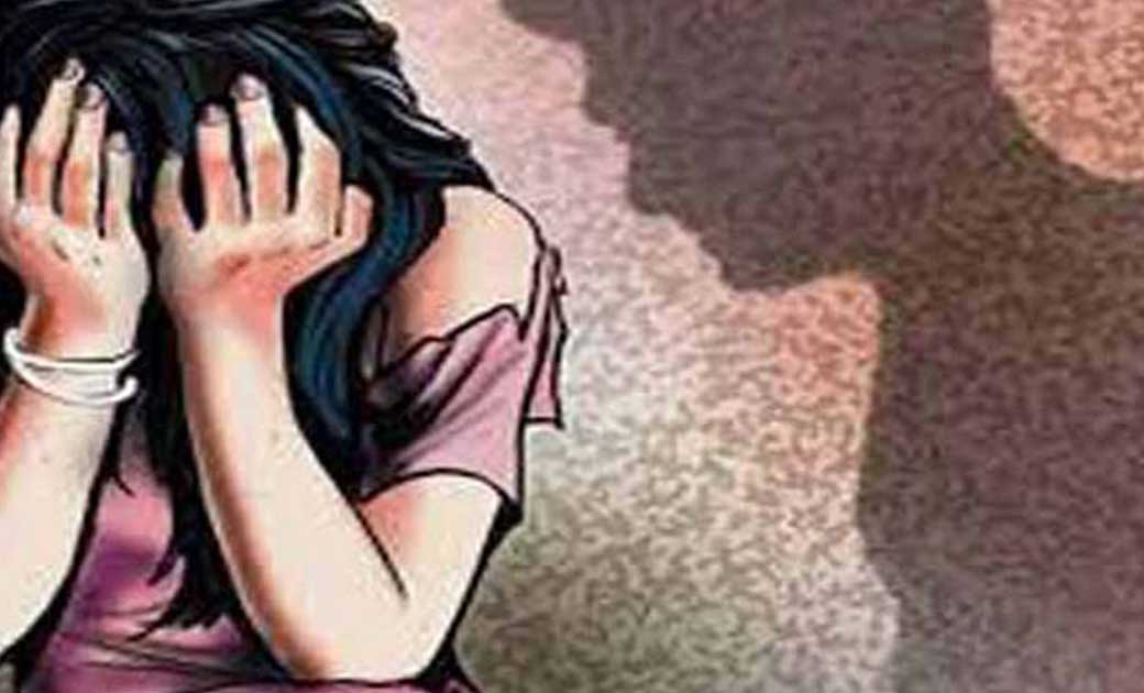 कोर्ट मैरिज करने का झांसा देकर युवती से दुष्कर्म...घूमने के बहाने युवती को चंद्रपुर ले जाकर किया बनावटी शादी...!आरोपी युवक के खिलाफ FIR दर्ज...