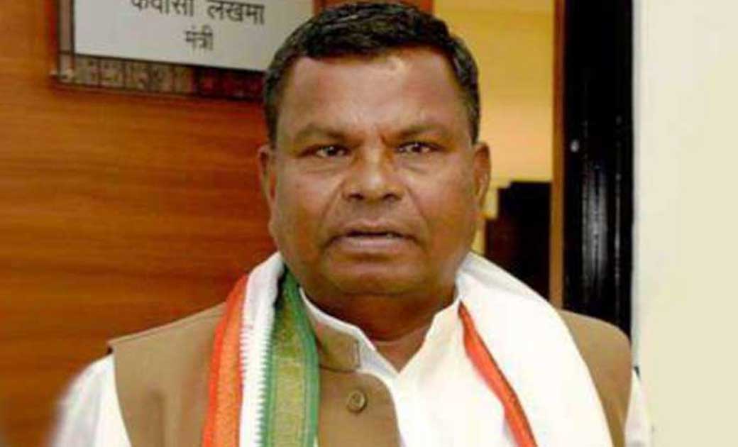 पंचायत सचिवों ने धरना स्थल में नाच गांन करके प्रदेश सरकार तक अपनी बात पहुँचाने की कोशिश की. 