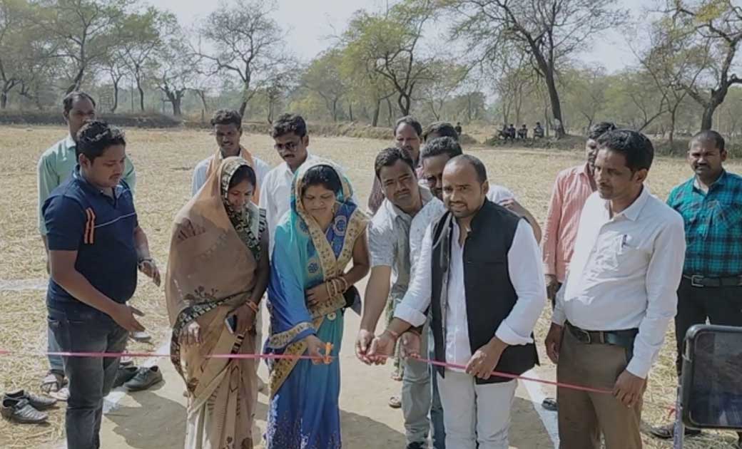 परसदा बड़े में क्रिकेट का आगाज, स्थानीय नेता जनपरिनिधि एवम यु... - CG Sandesh