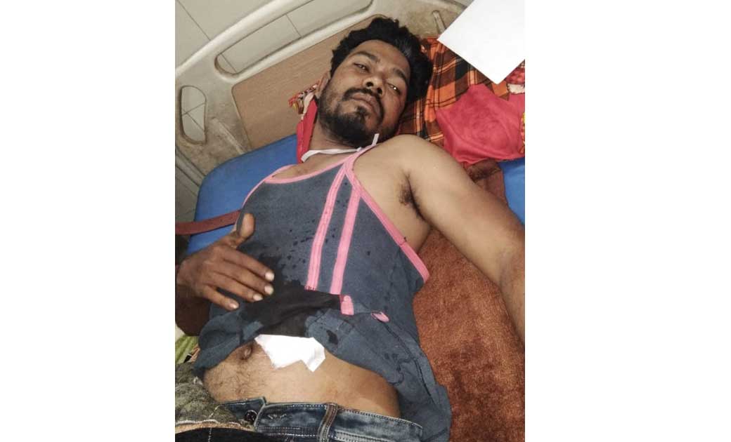 असामाजिक तत्वों ने  किया धारदार चाकू से युवक पर हमला....युवक गंभीर रूप से घायल...जिला अस्पताल इलाज जारी..