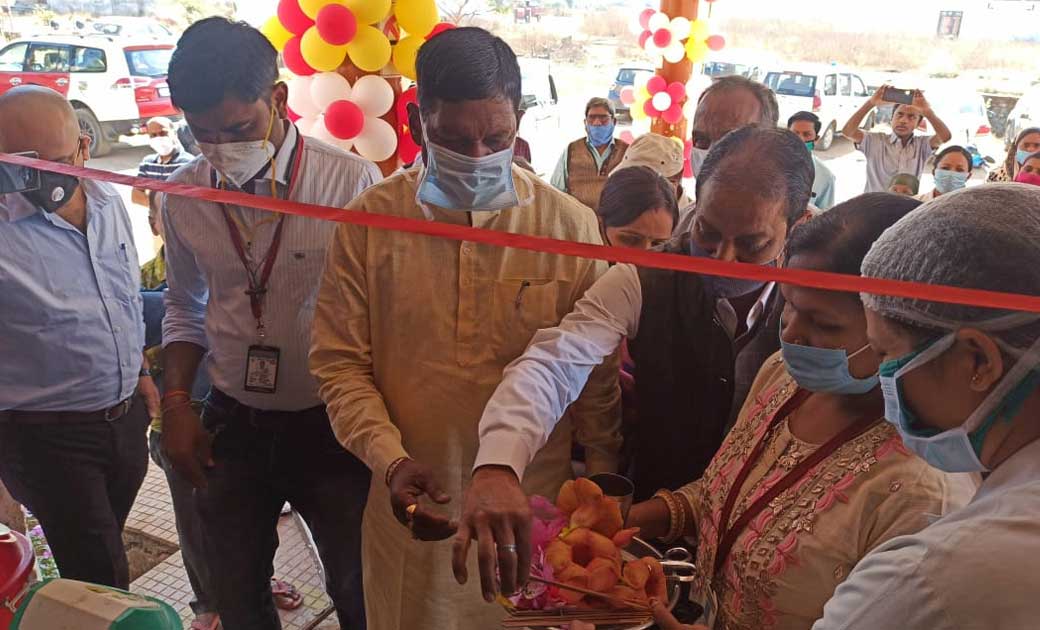 सामुदायिक स्वास्थ्य केंद्र सरायपाली में कोरोना टीकाकरण कार्य... - CG Sandesh