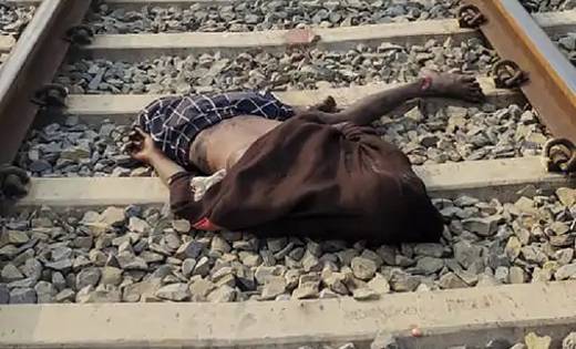 रेलवे के 2 कर्मचारियों की ट्रेन से कटकर मौत - CG Sandesh