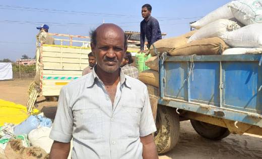 ट्रेक्टर-ट्रॉली, पिकअप और बाईक पर भी धान लेकर खरीदी केन्द्र ... - CG Sandesh