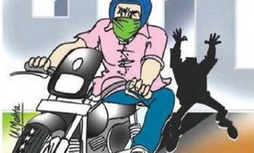 पिथौरा : स्कूल के बाहर से मोटर सायकल चुरा ले गये चोर.