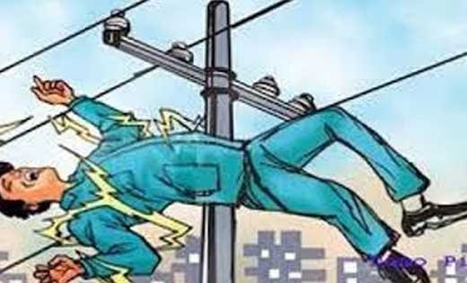 महासमुन्द : बिजली खम्बे में बल्ब लगाते समय करंट के चपेट में आने से मौत.