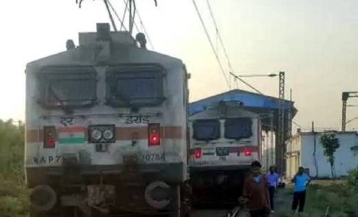   बिलासपुर : दो रेल इंजनों के बीच हुई टक्कर, पटरी बदलने के द... - CG Sandesh