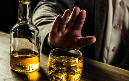 तेन्दुकोना : घर के परछी में लोगों को शराब पीने की सुविधा उपलब्ध कराने पर कार्यवाही.