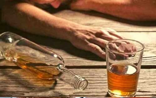 पटेवा : परछी में शराब पिलाने की सुविधा उपलब्ध कराने वालो पर कार्यवाही.
