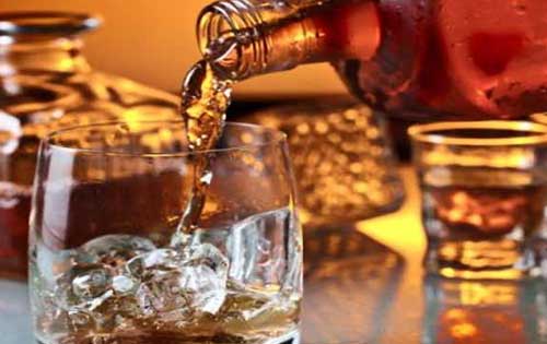 बसना : चखना ठेला में लोगो को शराब पिलाने की सुविधा उपलब्ध कर... - CG Sandesh