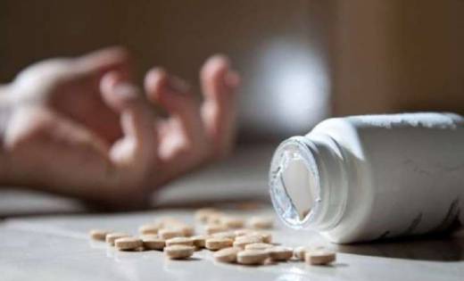 हाई स्कूल के पास सल्फास गोली खाकर की आत्महत्या - CG Sandesh