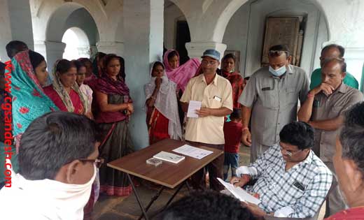 पिथौरा : धान खरीदी केंद्र बदल जाने से किसान परेशान, नही कटाय... - CG Sandesh