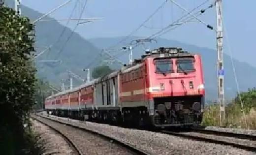 रेलवे ने उठाया बड़ा कदम, ट्रेनों में सफर करने वाली महिलाओं क... - CG Sandesh