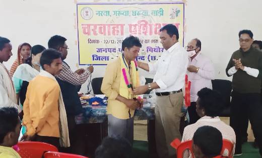महासमुंद : सांकरा एवं नवागांव कलस्टर के चरवाहों को दिया गया ... - CG Sandesh