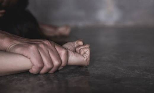 कवर्धा : एक माह तक बंधक बनाकर पति और ससुर समेत कई ने किया दु... - CG Sandesh