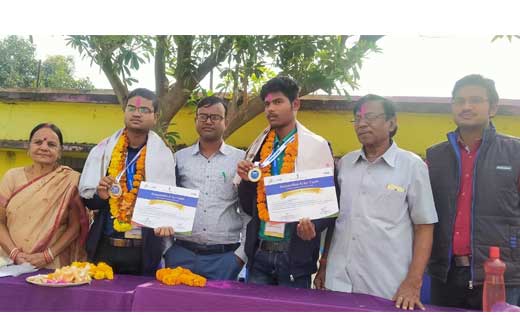 दिल्ली के विजेताओं का सम्मान हुआ उनके शाला शासकीय कुलदीप निग... - CG Sandesh