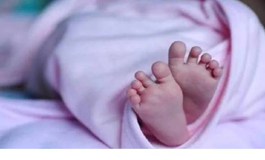 माता बनी कुमाता ... कड़ाके की ठंड में अपने  5 माह के बच्चे क... - CG Sandesh