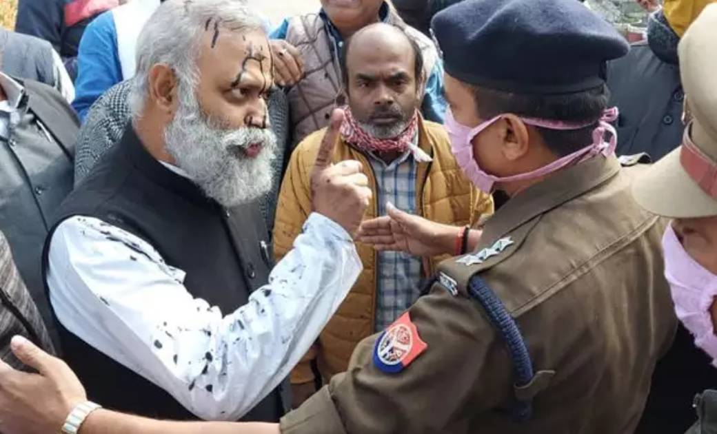 सोमनाथ भारती ने कहा था- यूपी के अस्पतालों में बच्चे तो पैदा ... - CG Sandesh