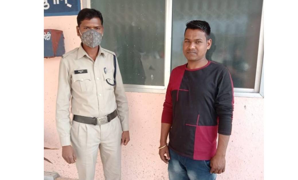 मुखबीर से सूचना मिलने पर,पुलिस की कार्यवाही,अवैध रूप से सट्ट... - CG Sandesh