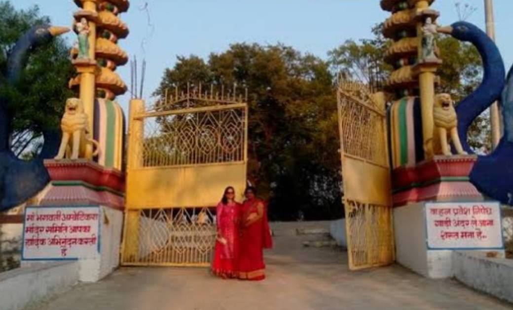 अम्बेटिकरा समिति ने वासुदेव नारायण ज्वेलर्स के संचालक नारायण दास पर एफआईआर दर्ज करने पुलिस को दिया आवेदन … एफआईआर में देरी होने पर नगर में हो सकता है उग्र आंदोलन...!  